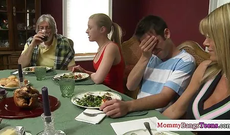 தாவா மற்றும் ஜெசிகா எடுத்து ஒரு பெரிய இத்தாலிய மிகவும் குறுகிய ஆபாச வீடியோக்கள் தொத்திறைச்சி