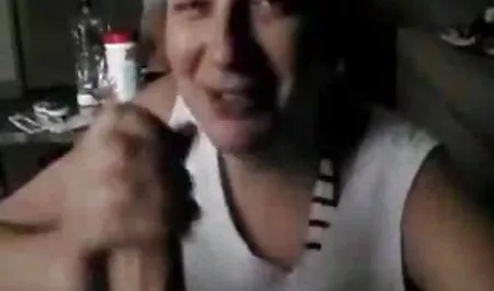 கருங்காலி செக்ஸ் மற்றும் டிக் ஒரு ஆபாச வீடியோக்களை கொண்டு குடித்துவிட்டு பெட்டியில்