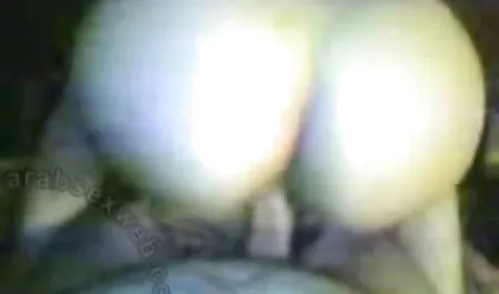 பொன்னிற குஞ்சு அமர்ந்து, மற்றும், ஆபாச இலவசமாக சவாரிகள், கொழுப்பு சேவல்