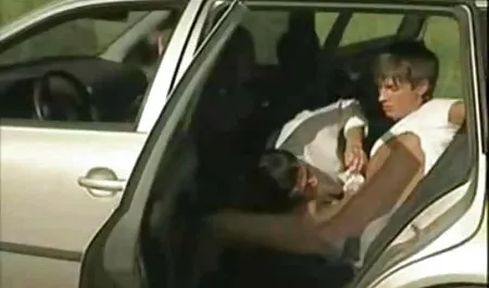 பொன்னிற குஞ்சு, குறுகிய watch free பெறுகிறார் சூறையாடிய தன் காதலனுடன்