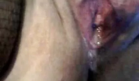 இனிய யாண்டேக்ஸ் ஆபாச வீடியோக்கள் இளம் நாயகன் நெரிக்கப்பட்டு, கவர்ச்சி குளிப்பது