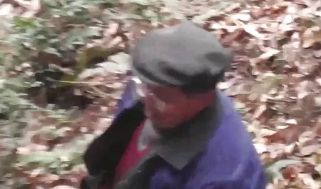 ஆசியர்கள் குந்து மற்றும் சிறுநீர் கழிக்க seks வீடியோ smotret besplatno கழிப்பறை