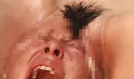 பின்னர் ஆபாச வீடியோக்கள் அழகான சூடான பொன்னிற பிரிட்னி முடி குச்சிகளை ஒரு பெரிய பொம்மை அவரது