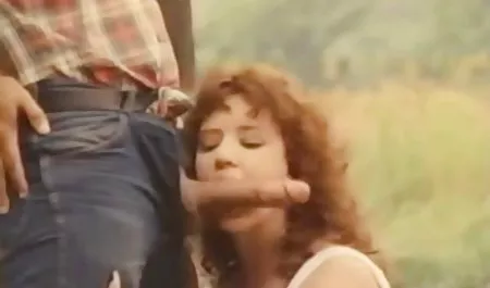 தனியா, முதிர்ந்த ஆபாச வீடியோக்கள் வெளியில் பொன்னிற ஏமாற்றுகிறது இரண்டு Dicks முறை