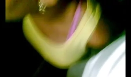 பொன்னிற விளையாடி guyporno வீடியோக்கள் அவளை கண்ட் மீது கேம்