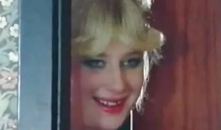 கவர்ச்சியாக சூடான புதிய porn டீன் பிட்ச்! (08.07.2019)