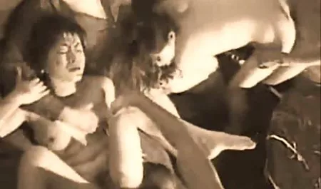 பெரிய மார்பகங்கள் குஞ்சு அவளை அவளது ஆபாச பார்க்க கிளிப்புகள் இலவச விளையாடி