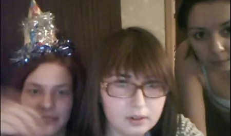 வசதிகள் வீடியோக்கள், நிர்வாணமாக