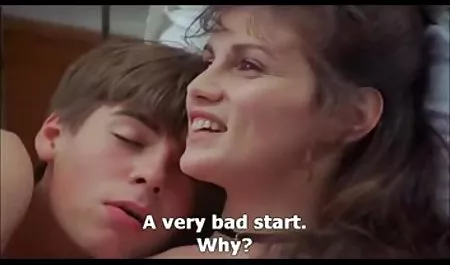 அவர் கோபத்துடன் ஆதிக்கம் ஹவாய் வீடியோக்கள் ஆன்லைன் பிச், சிவப்பு உள்ளாடையுடன், பின்னால் இருந்து