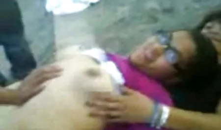 கைவிலங்கிடப்பட்டு to watch xxx வீடியோக்கள் மற்றும் புதுமண தம்பதிகளின் உல்லாச பிரயாணம் ஆண்கள் ஆண்கள் பெண்கள் இறுதியாக தன்னை விடுவிக்கிறது