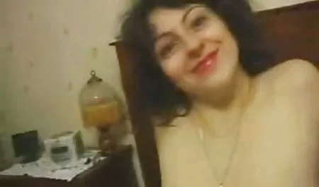 மிகவும் ரஷியன்  அழகான பெண், குடிப்பதால், டிக் வார்ப்பு உருவகப்படுத்துதல்