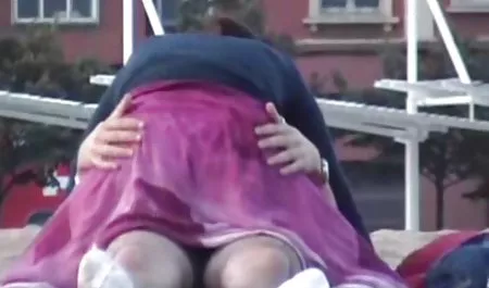 கவர்ச்சி கிண்டல் கொண்டு நிகிதா ஜேம்ஸ் அழகான காட்சிகளை வான்