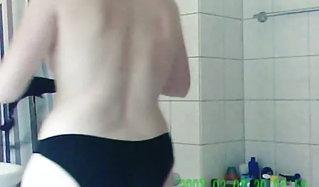 சிறிய சிற்றின்ப vidio ஆசிய ஸ்பின்னர் எடுக்கிறது, ஒரு பெரிய கருப்பு சேவல்!