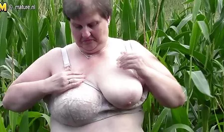 தோல் டயமண்ட் வகிக்கிறது, அவரது ஆபாச rol ஈரமான